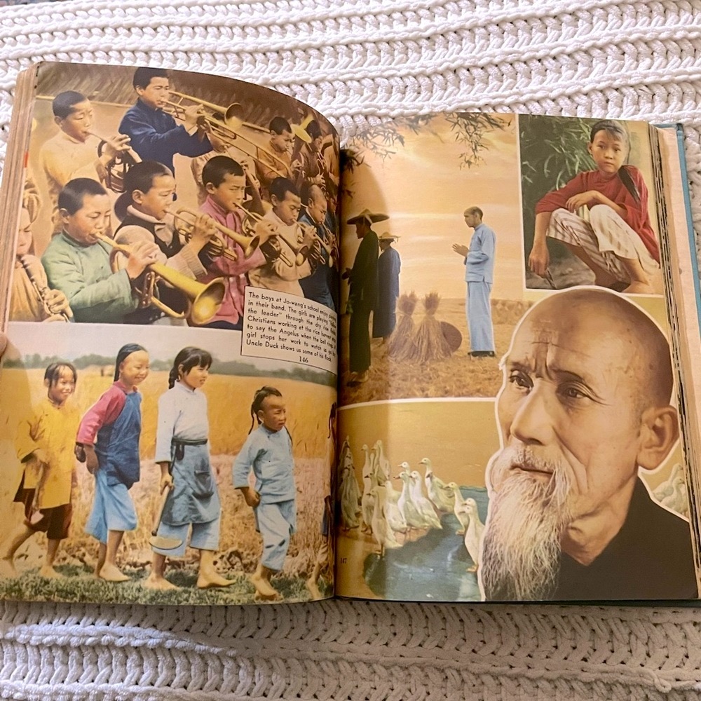 🌎Vintage My World of Neighbors Catholic Children Picture Hardback Cloth Book🌎 - Picture 12 of 16